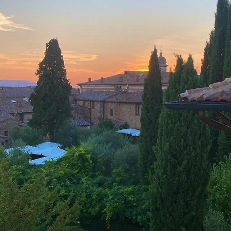 Donna Laura - * San Quirico dʼOrcia